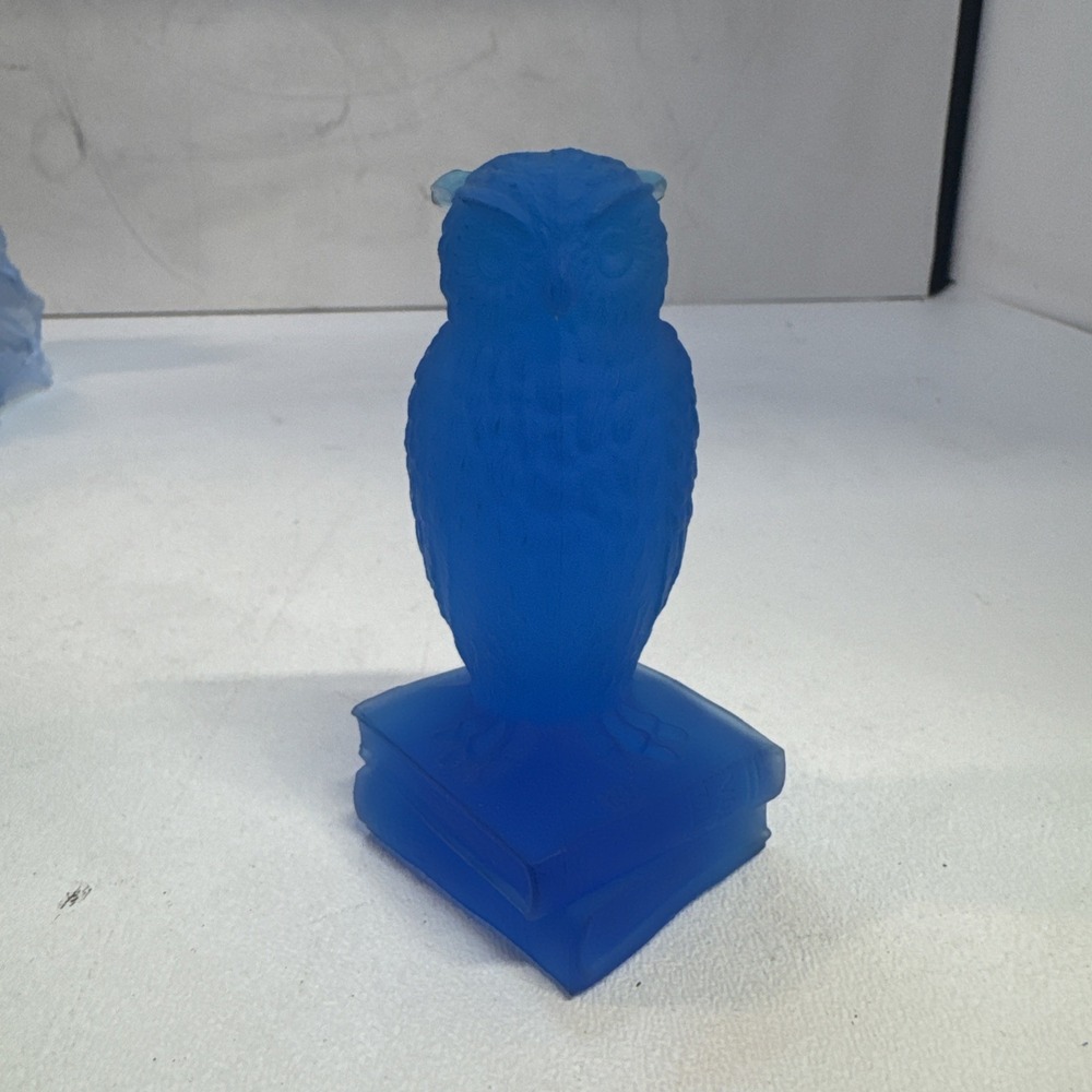 Degenhart Glass Beautiful Blue Owl Figurine Paperweight Vintage